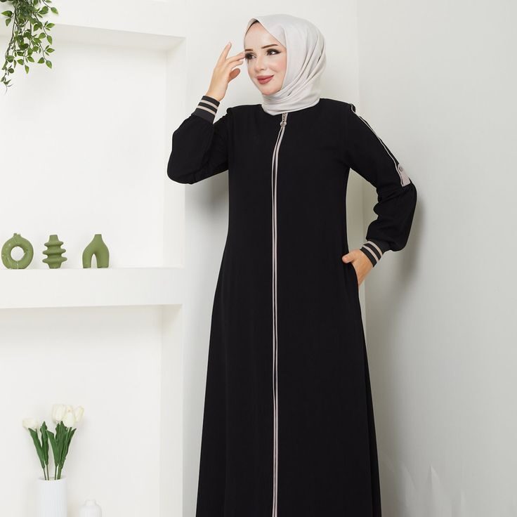 Home classic black closed abaya